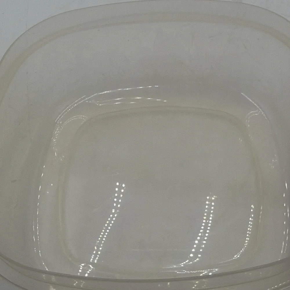 Rubbermaid Clear 8.5